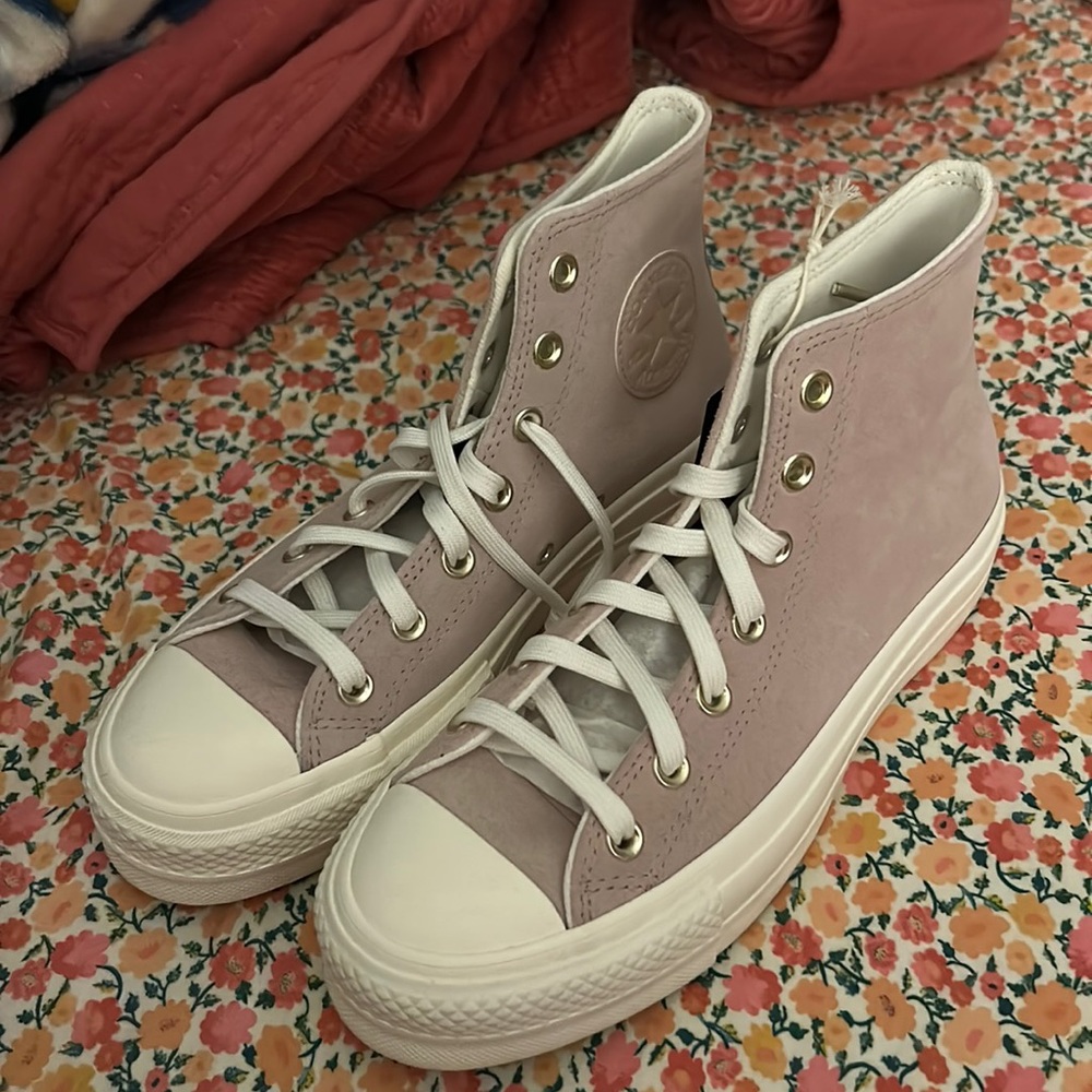 NWT Lavender Suede Platform High-Top Converse